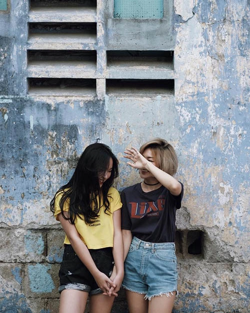 Đón hè thỏa sức khoe eo thon với soóc jeans cạp cao