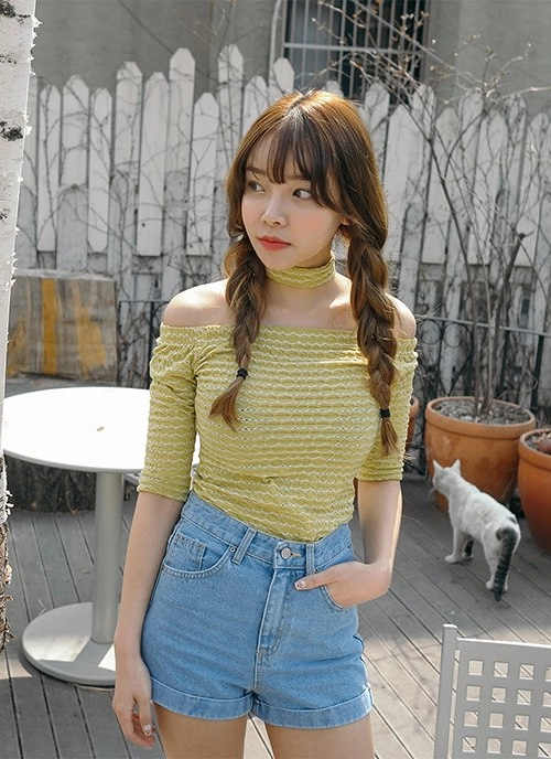 Đón hè thỏa sức khoe eo thon với soóc jeans cạp cao