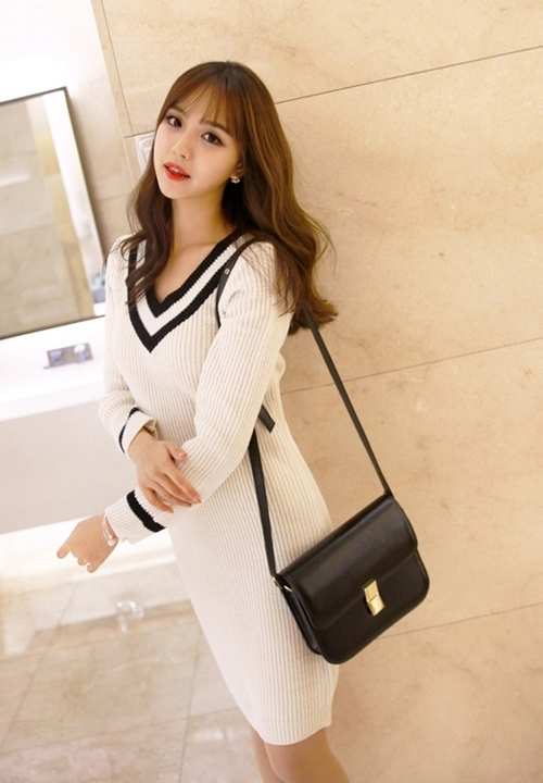 Những mẫu váy công sở trắng đen dễ mặc nhất