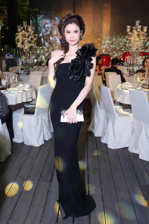 Nóng mắt ngắm body của gái một con sexy nhất nhì vbiz