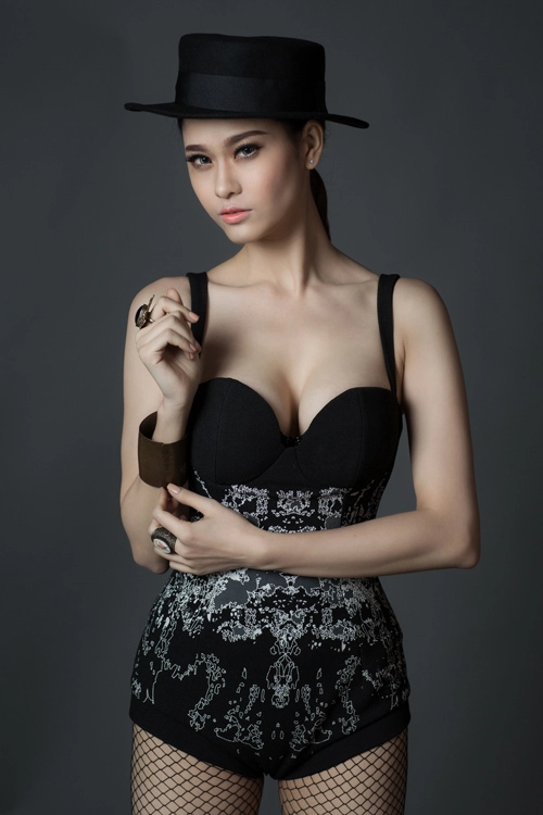 Nóng mắt ngắm body của gái một con sexy nhất nhì vbiz
