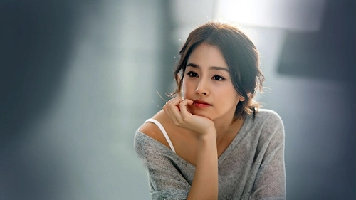 Sẽ là hối tiếc nếu trong đời chưa một lần để tóc mái xoăn
