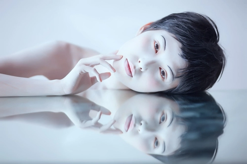 Tùng châu - tay chơi màu sắc nổi bật trong giới trang điểm