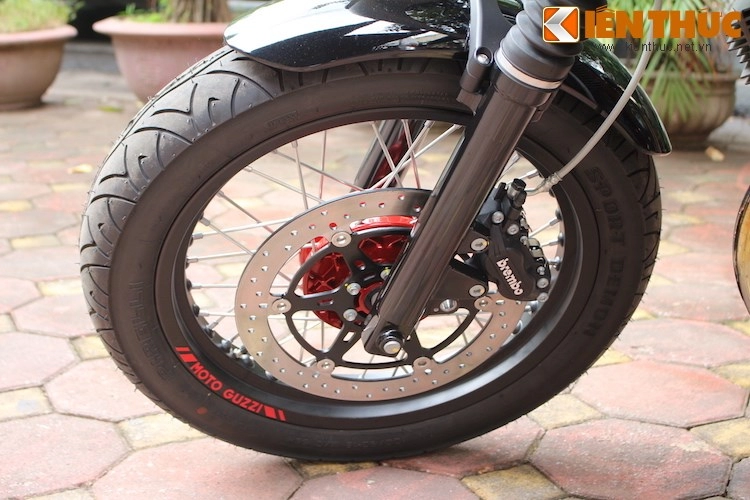 Cận cảnh hàng hiếm moto guzzi v7 racer record tại hà nội