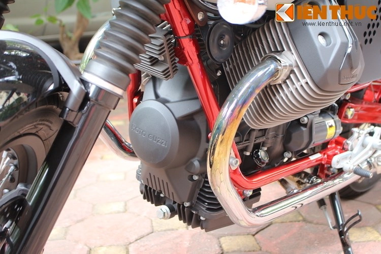 Cận cảnh hàng hiếm moto guzzi v7 racer record tại hà nội