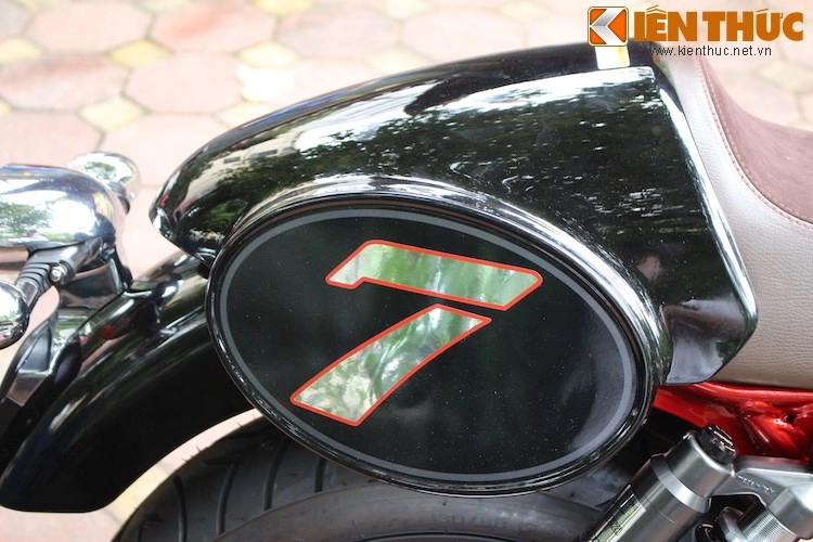 Cận cảnh hàng hiếm moto guzzi v7 racer record tại hà nội