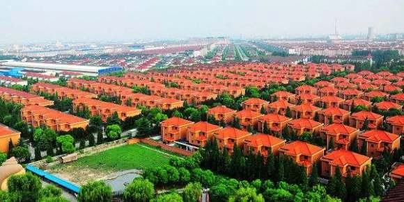 Choáng váng làng 2000 người sở hữu biệt thự siêu xe
