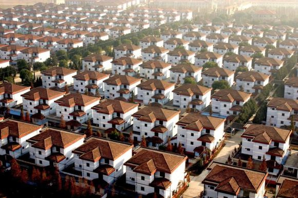 Choáng váng làng 2000 người sở hữu biệt thự siêu xe
