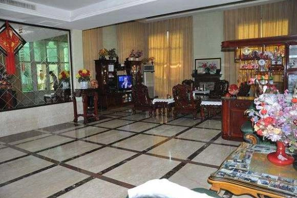 Choáng váng làng 2000 người sở hữu biệt thự siêu xe
