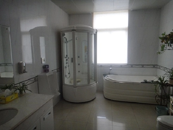 Choáng váng làng 2000 người sở hữu biệt thự siêu xe