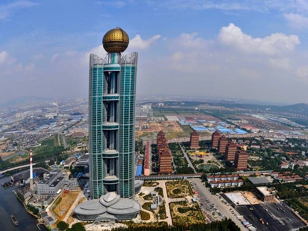 Choáng váng làng 2000 người sở hữu biệt thự siêu xe