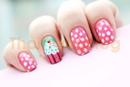 Những mẫu nail móng tay hoa văn đơn giản mà cuốn hút