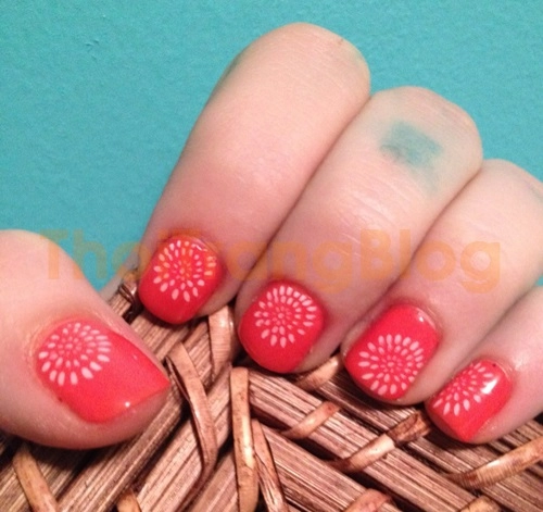 Những mẫu nail móng tay hoa văn đơn giản mà cuốn hút