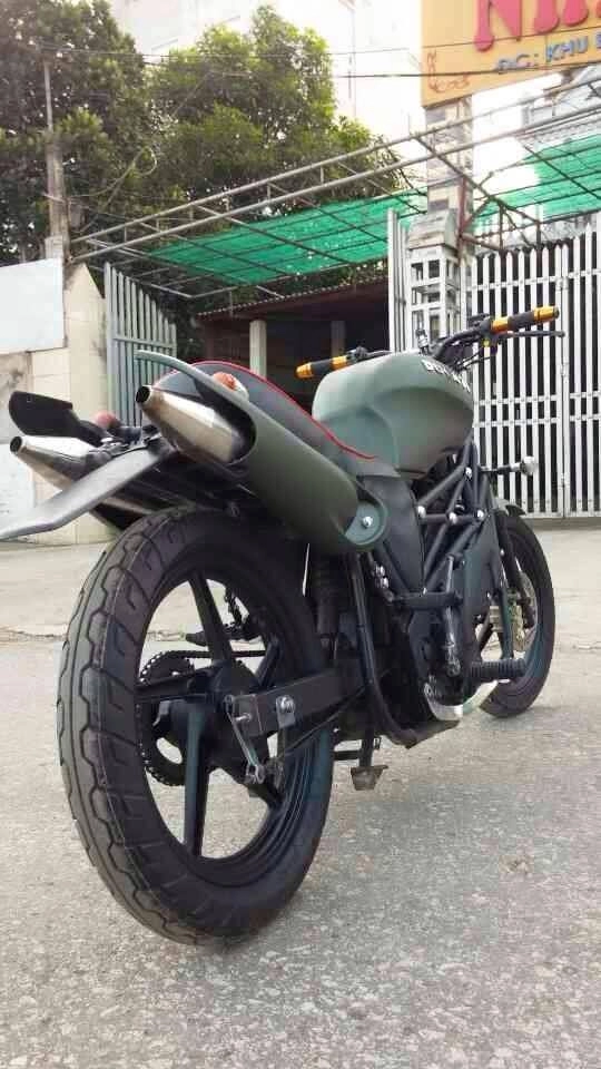 Su fx125 bị biến hình thành môtô ducati phong cách nhà binh