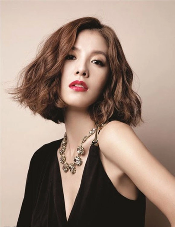 Tóc ngắn uốn xoăn sóng nhẹ đẹp xu hướng 2018