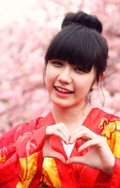 Tóc nổi bật khi đến trường của hot girl việt