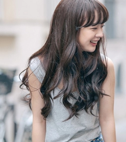 Tóc uốn xoăn đuôi đẹp nhất hàn quốc cho khuôn mặt tròn