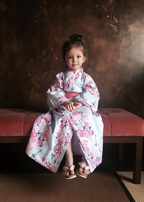 2 bé tôm - tép nhà hồng nhung dễ thương khi mặc kimono