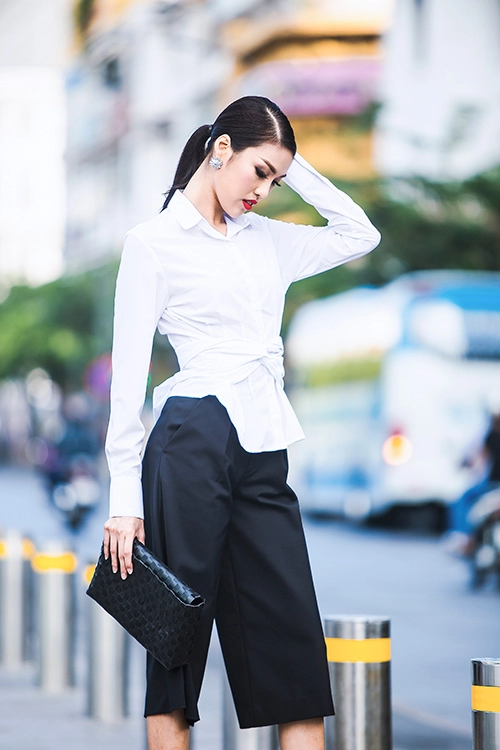 Lan khuê son đỏ nồng nàn dạo phố sài gòn