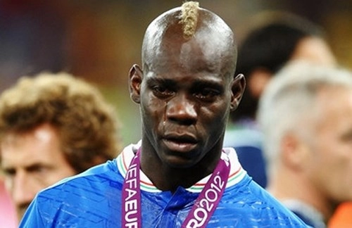 Sterling gây sốc khi qua đêm với tình cũ nóng bỏng của balotelli