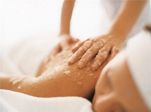 thần dược muối giúp trị mụn và dưỡng da tại nhà cực đơn giản