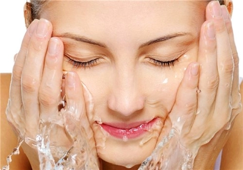 thần dược muối giúp trị mụn và dưỡng da tại nhà cực đơn giản