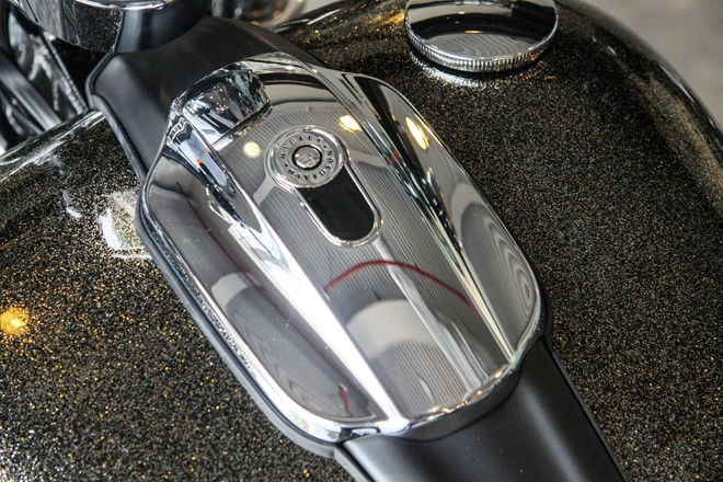 Chi tiết em harley-davidson breakout sơn thủ công có giá 13 tỷ về việt nam