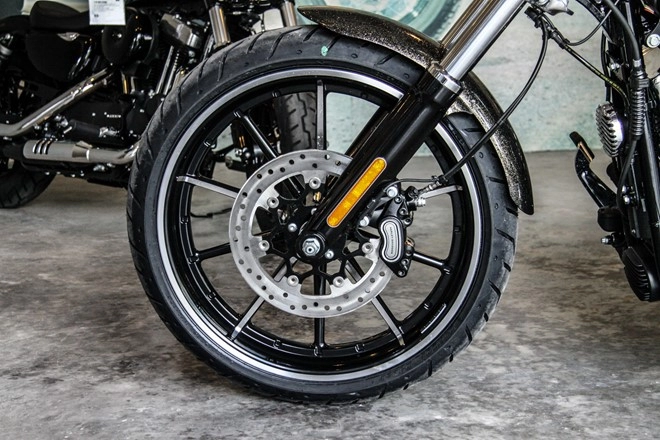 Chi tiết em harley-davidson breakout sơn thủ công có giá 13 tỷ về việt nam