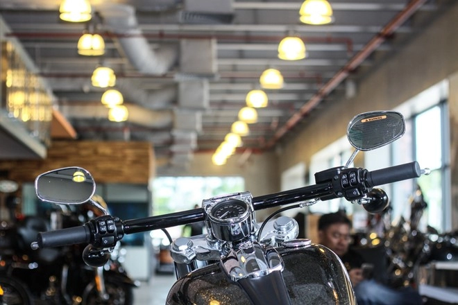 Chi tiết em harley-davidson breakout sơn thủ công có giá 13 tỷ về việt nam