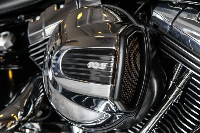 Chi tiết em harley-davidson breakout sơn thủ công có giá 13 tỷ về việt nam