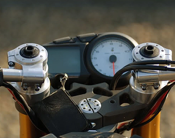 Ngắm ducati multistrada bản độ không đụng hàng