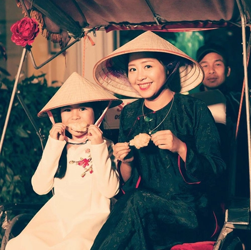 Áo dài tuyệt đẹp cho mẹ và con gái yêu đón tết