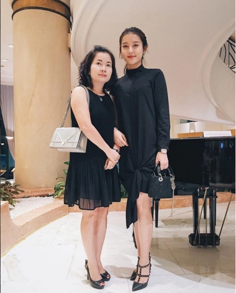 chóng mặt trước tủ đồ tiền tỷ của á hậu huyền my
