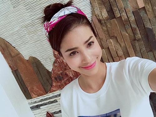 Hh phạm hương lần đầu cắt tóc mái thưa
