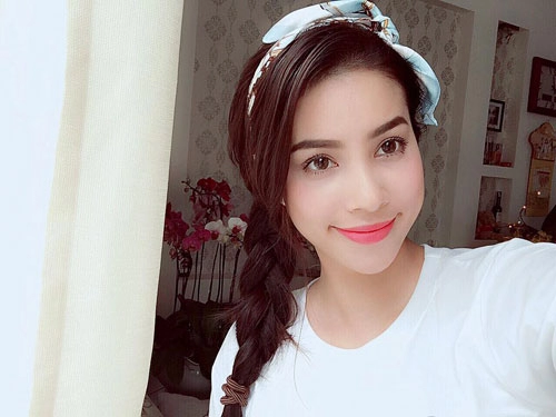 Hh phạm hương lần đầu cắt tóc mái thưa