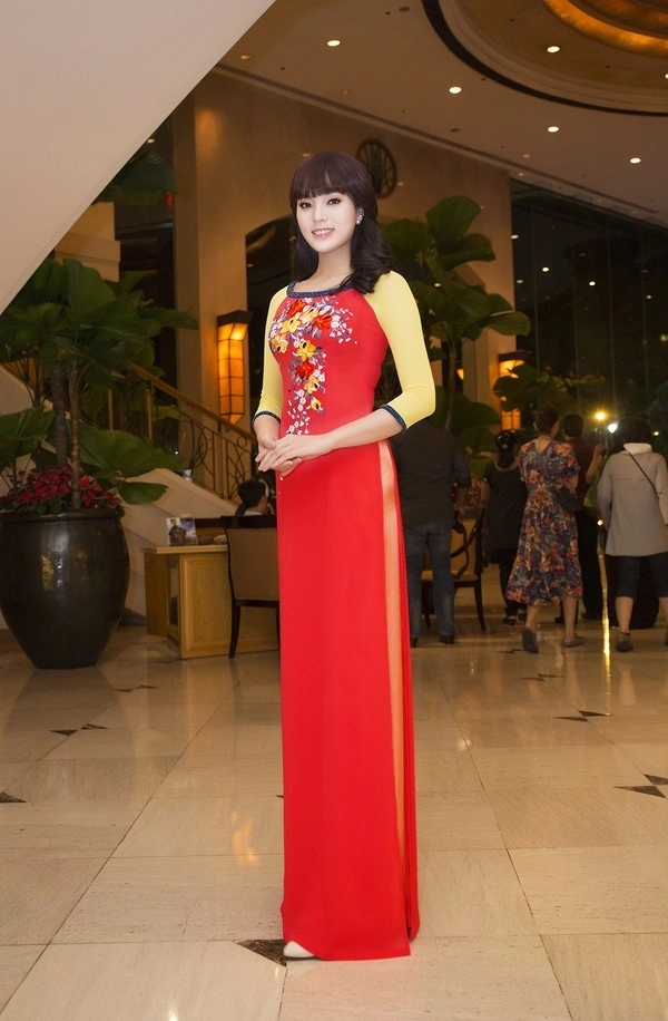 Hoa hậu kỳ duyên áo dài truyền thống hay cách tân thu hút hơn