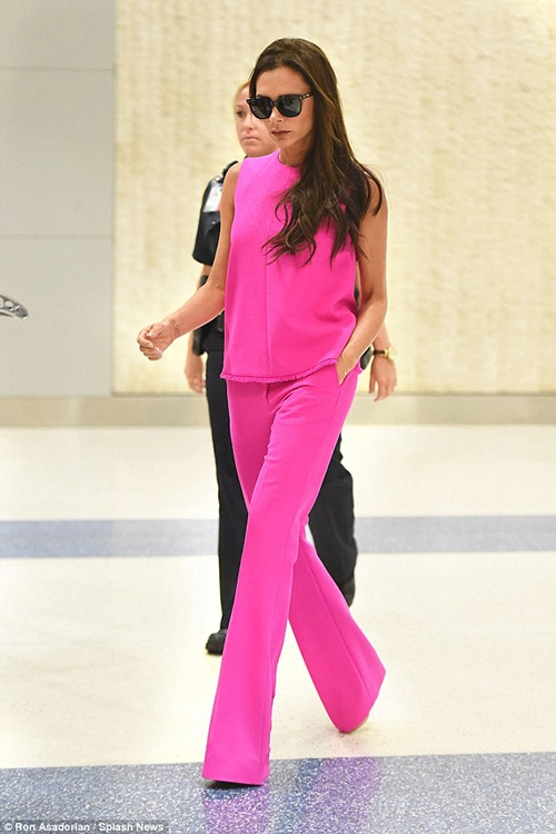 Victoria beckham đẹp bất ngờ khi rũ bỏ màu đen
