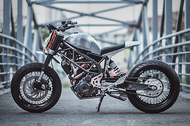 Hình ảnh ktm 390 duke độ kịch độc với phiên bản mũi tên bạc