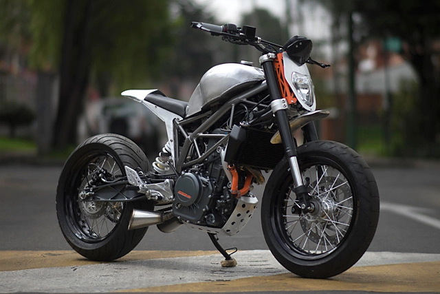 Hình ảnh ktm 390 duke độ kịch độc với phiên bản mũi tên bạc