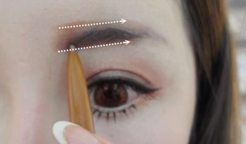 hô biến chân mày mỏng trở nên hoàn hảo trong một nốt nhạc