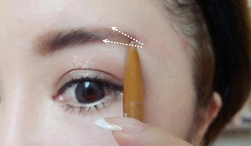 hô biến chân mày mỏng trở nên hoàn hảo trong một nốt nhạc