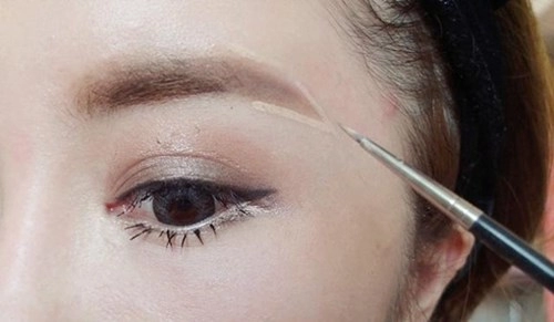hô biến chân mày mỏng trở nên hoàn hảo trong một nốt nhạc