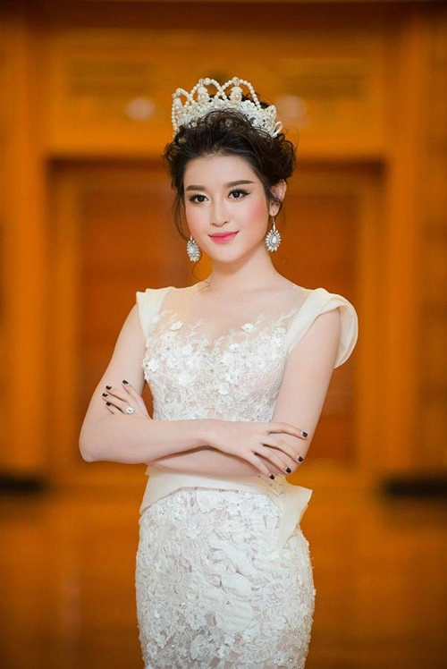 Á hậu huyền my dưỡng da trắng mịn bằng mỹ phẩm giá rẻ