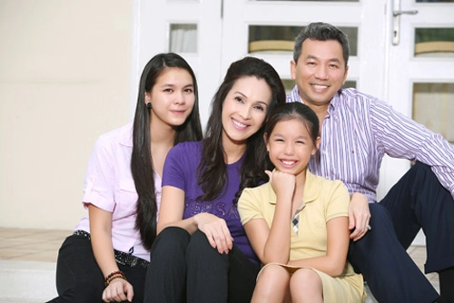 Bí quyết nuôi dạy 2 con gái của nữ hoàng ảnh lịch diễm my