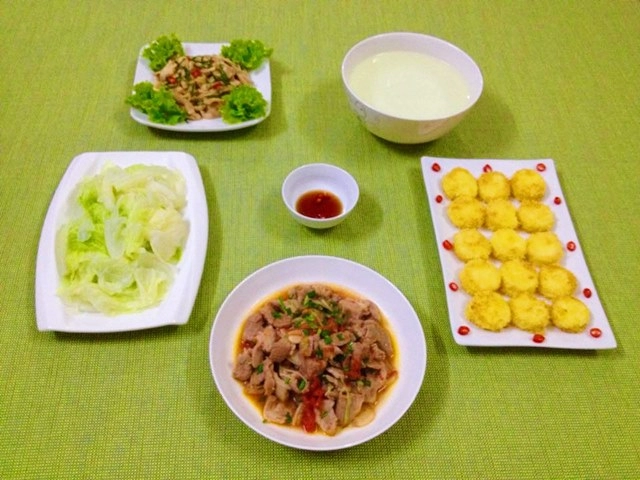 Bữa cơm với những món quen thuộc mà vẫn ngon