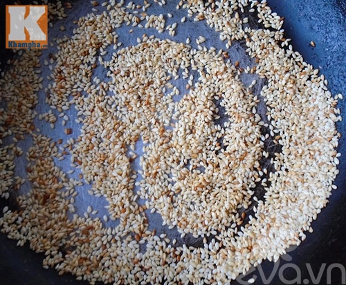 Bún trộn thịt xào sả ớt lạ miệng cho bữa sáng
