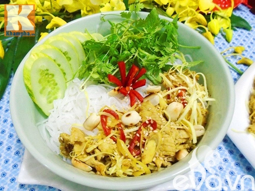 Bún trộn thịt xào sả ớt lạ miệng cho bữa sáng