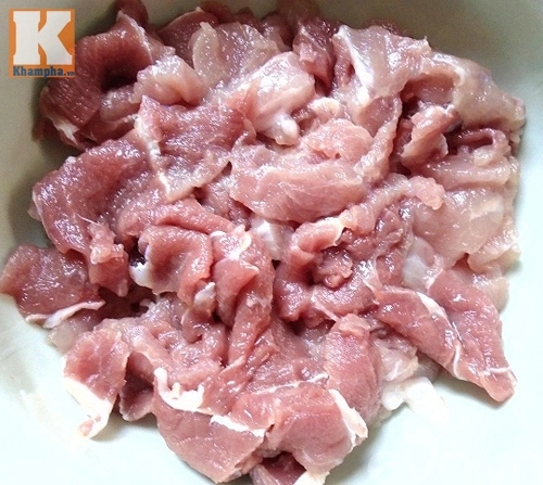 Bún trộn thịt xào sả ớt lạ miệng cho bữa sáng