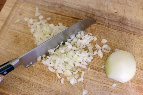 Mẹ làm hành tây trị ho cho bé cực nhanh khỏi