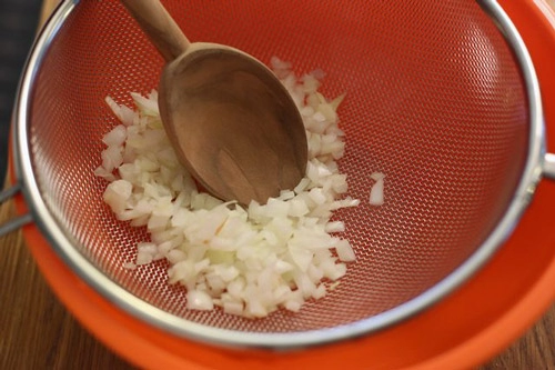 Mẹ làm hành tây trị ho cho bé cực nhanh khỏi